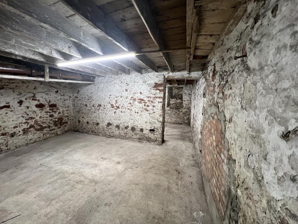 Lot: 130 - COMMERCIAL BUILDING WITH PLANNING FOR TWO FLATS TO THE UPPER FLOORS AND FURTHER POTENTIAL - General view of extra store to rear